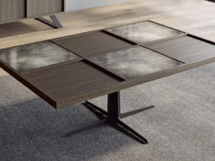 Tavolino in legno con inserti in MDF e basamento in metallo Hugo di Doimo Salotti