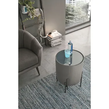 Tavolino Pouf Planos con top in vetro e struttura rivestita in microfibra effetto velluto di Target Point