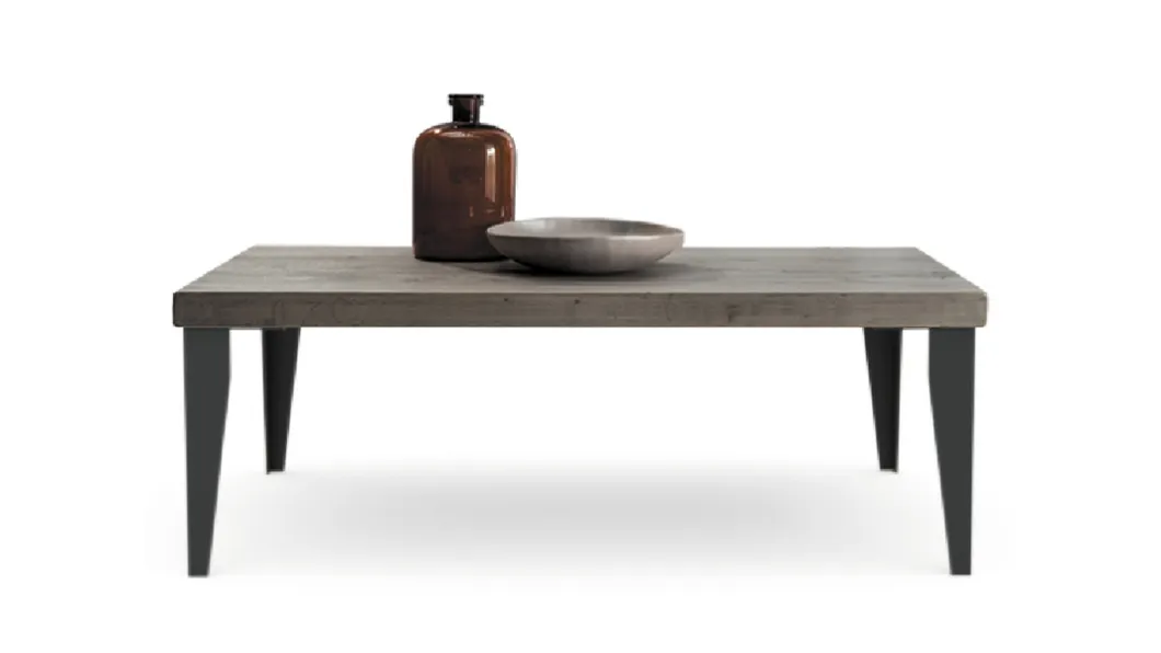 Tavolino Wood in legno con gambe in ferro di Devina Nais