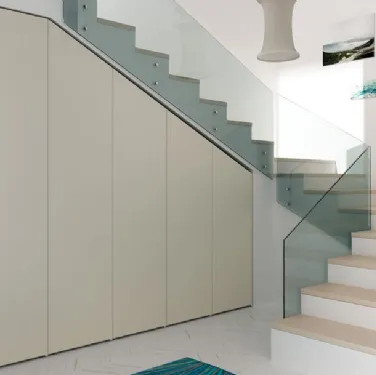 Armadio con ante battenti su misura per sottoscala in laminato e laccato AM10 Moretti Compact