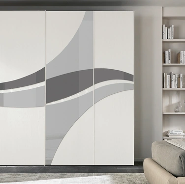 Armadio Mirea con ante scorrevoli in frassino e specchio di Adriatica