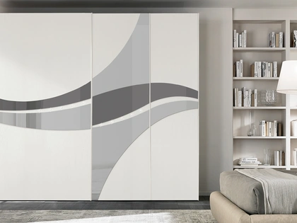 Armadio Mirea con ante scorrevoli in frassino e specchio di Adriatica