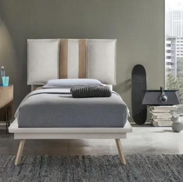 Comodino Planos rivestito in tessuto beige con top in vetro Target Point