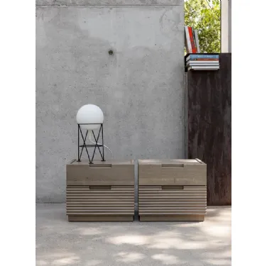 Comodino Zero16 in legno massello di Rovere di Devina Nais