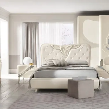 Letto con testiera imbottita e particolare in legno laccato Sophie di Adriatica