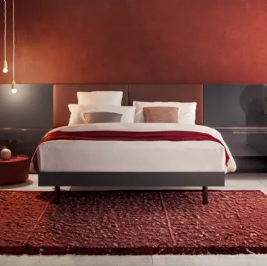 Letto matrimoniale Boiserie Imbottita in ecopelle e laccato opaco di Pianca