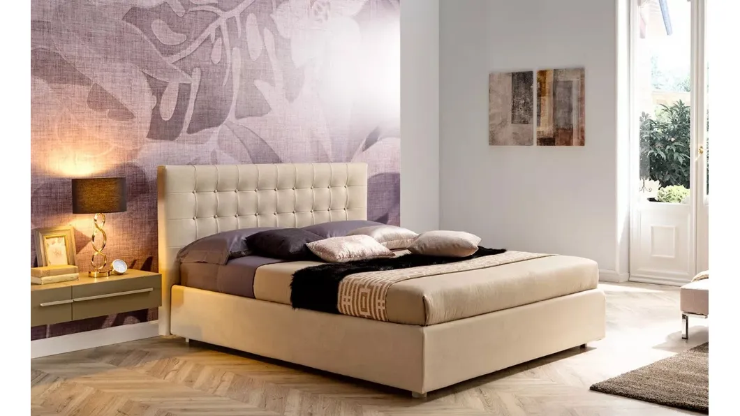 Letto matrimoniale imbottito con testiera trapuntata SC218 di Moretti Compact