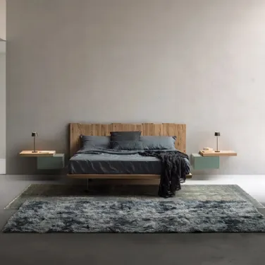 Letto in massello di Rovere con testiera sospesa Urban Ranch Slim di Devina Nais