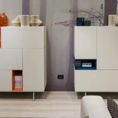 Madia Alta in laminato quarzo con wallbox in laccato opaco MC043 di Moretti Compact