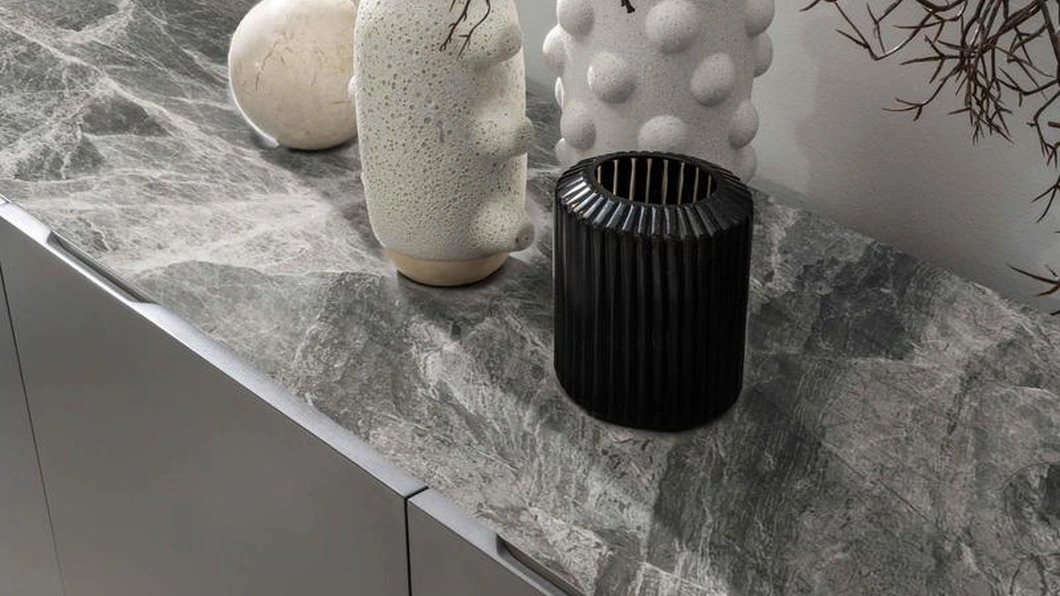 Madia Pegaso in MDF finitura Grigio scuro con top in ceramica marmo grigio con venature vistose di Stones