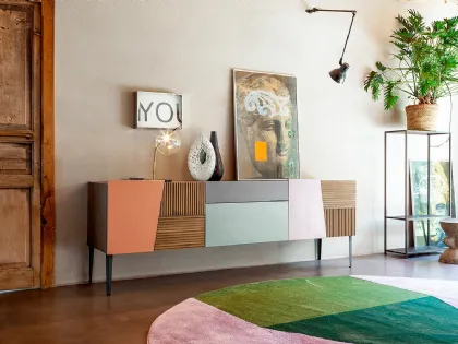 Madia Zero16 Creativa formata da pannelli in legno con varie finiture di Devina Nais