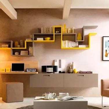 Parete con pensili sospesi, piano con pannello posteriore in olmo LV113 di Moretti Compact