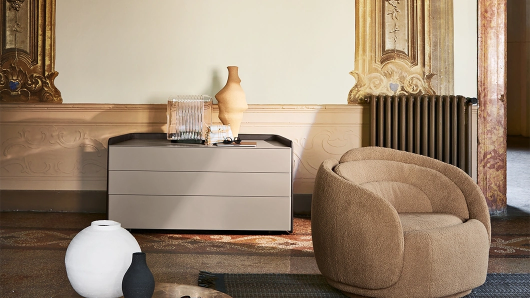 Poltroncina Peonia in tessuto imbottito di Pianca