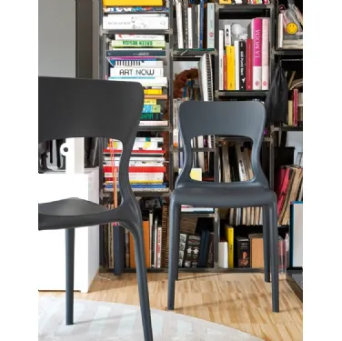Sedia di design in polipropilene grigio opaco Helios di Connubia