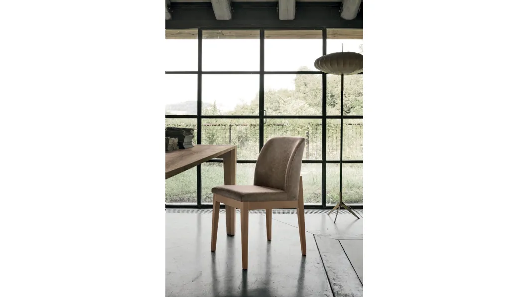 Sedia Salisburgo con struttura in legno verniciato e seduta in morbido tessuto Soft Touch Vintage di