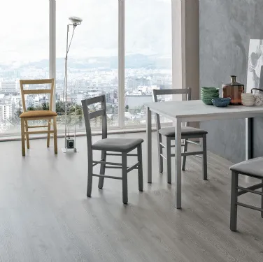 Sedia Salvador con struttura in legno verniciato e seduta in morbida microfibra effetto velluto di Target Point