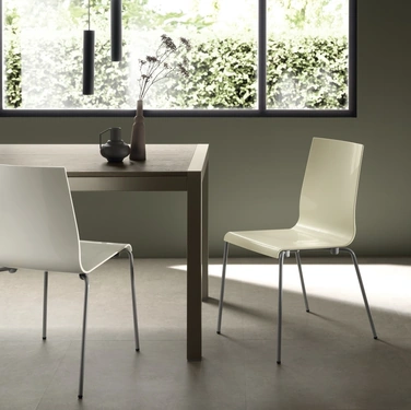 Sedia impilabile Kuadra 1151 di Scavolini