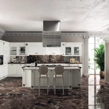 Cucina Classica Exclusiva in laccato lucido Bianco e pelle di Scavolini