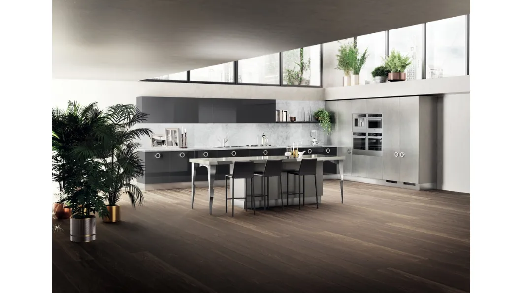 Cucina Classica Exclusiva in laccato lucido Grigio Ferro di Scavolini