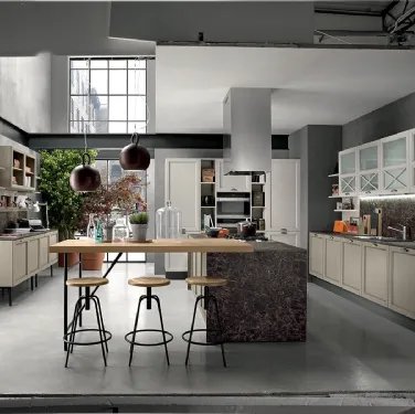 Cucina Classica con isola Sinfonia 06 in laccato Grigio Sabbia anticato di Colombini Casa Artec