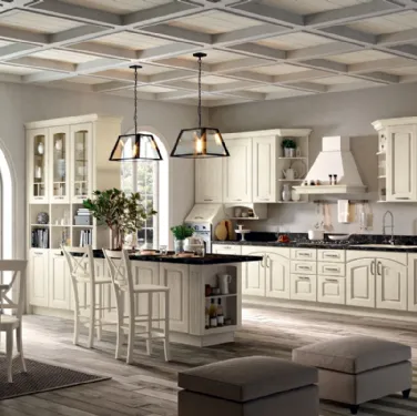Cucina Classica con penisola Borgo in legno laccato Avorio di Spar