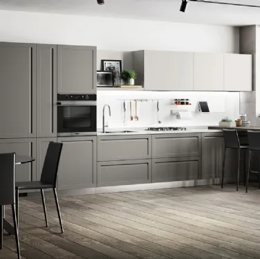 Cucina Moderna Carattere laccato Grigio Chiaro e Grigio Titanio di Scavolini