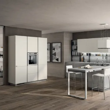 Cucina Moderna angolare con penisola Evolution in decorativo Concrete Medium e laccato Bianco opaco di Scavolini
