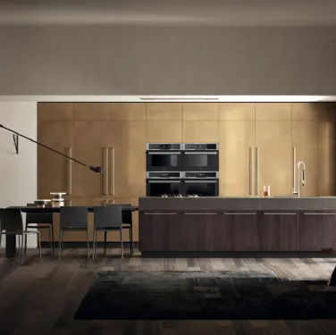 Cucina Moderna Mood in Noce Saxony e laccato Stained Brass di Scavolini