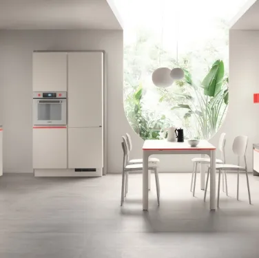 Cucina Moderna Dandy Plus Bianco puro e maniglia Rosso Corallo di Scavolini